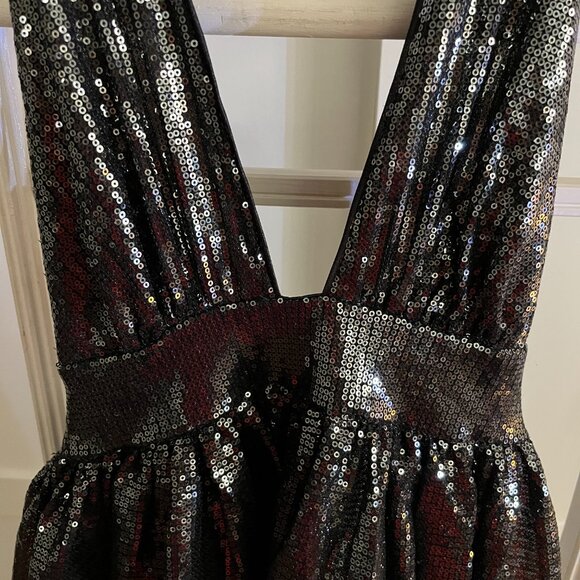BNWT BEBE Gunmetal Sequined Halter Deep V-Neck Petticoat (S) - Picture 4 of 9